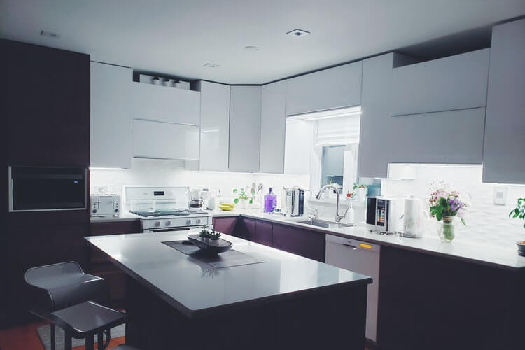 9 เทรนด์การออกแบบห้องครัวที่ทันสมัยและใช้งานได้จริงแห่งปี